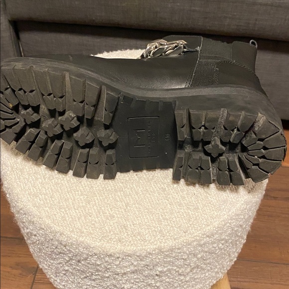 Edgy Marc Fisher Black Ankle Boots with Metallic Chain, combat inspired booties - Picture 4 of 4